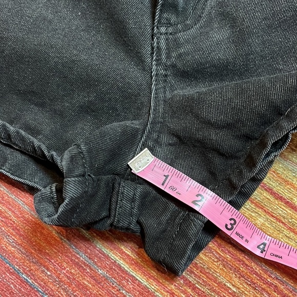 Le Lis Collection Black Denim Shorts - Picture 6 of 8